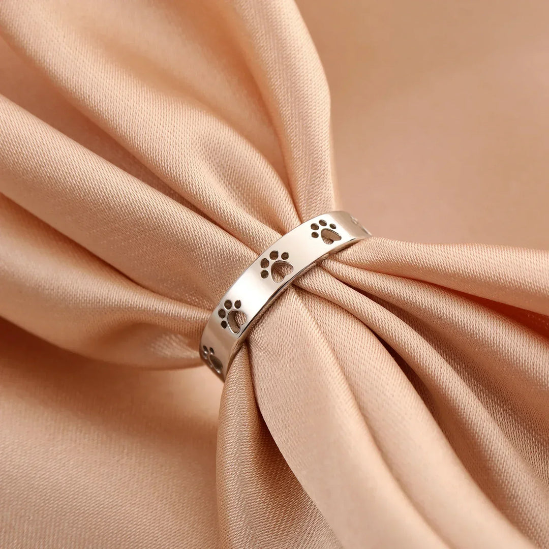 MIRAIE - Adjustable Paw Print ring in Gold Made of Silver